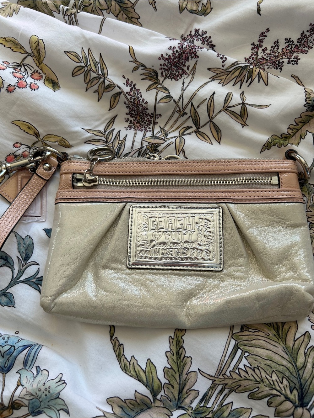 Vintage Y2K Coach Poppy Iridescent Cream & Light Pink Wristlet/Small Purse